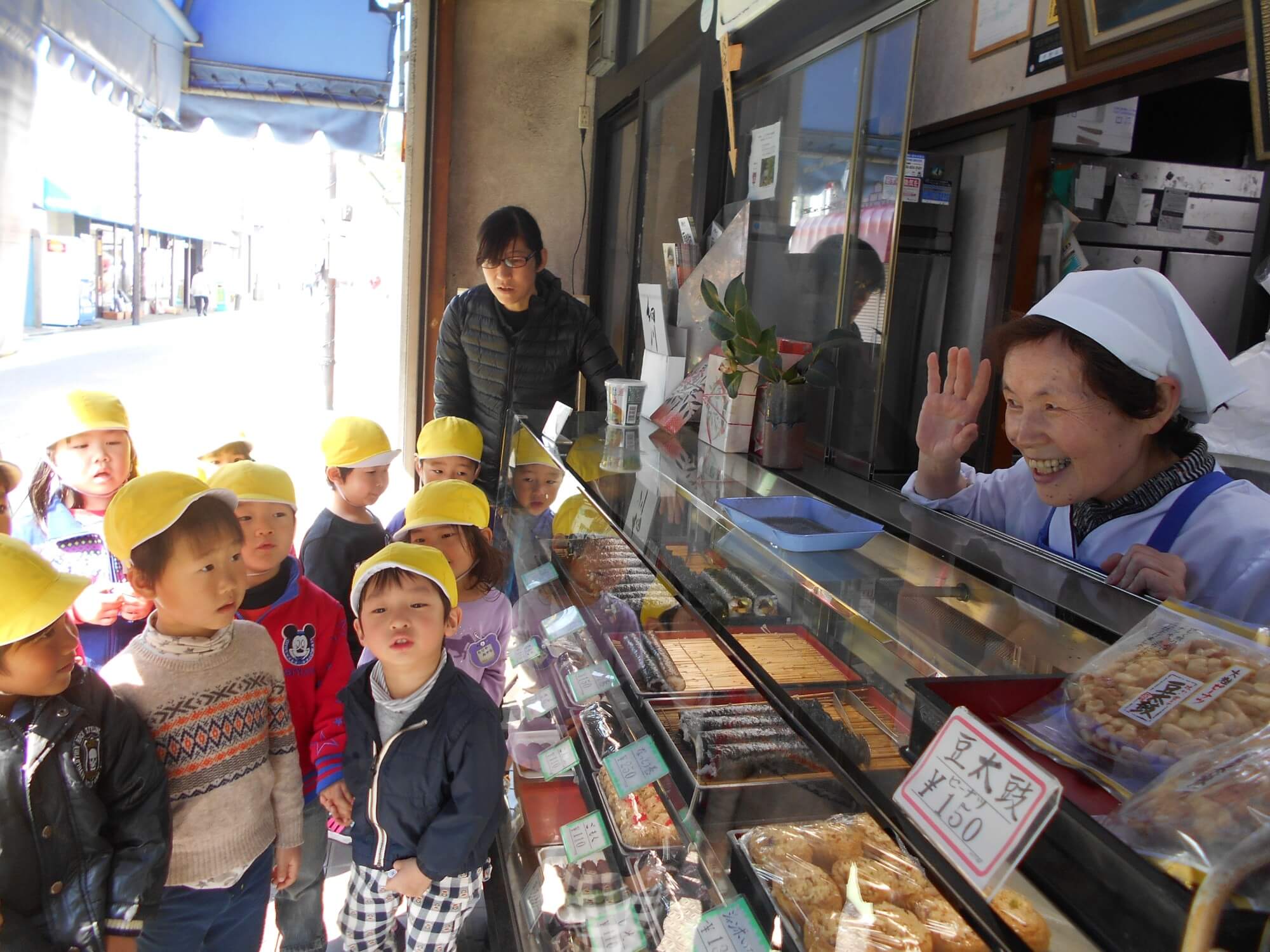 商店街ツアーの様子