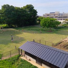 目の前には香取台小学校があり保小連携にも注力