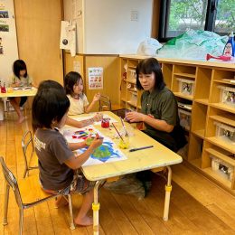 保育園、つむぎの子どもがともに過ごす様子