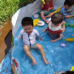 朝霞どろんこ保育園「楽しかった水遊び」