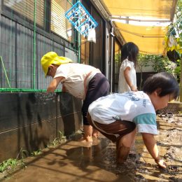 船橋どろんこ保育園「泥や土の感触を楽しみました」