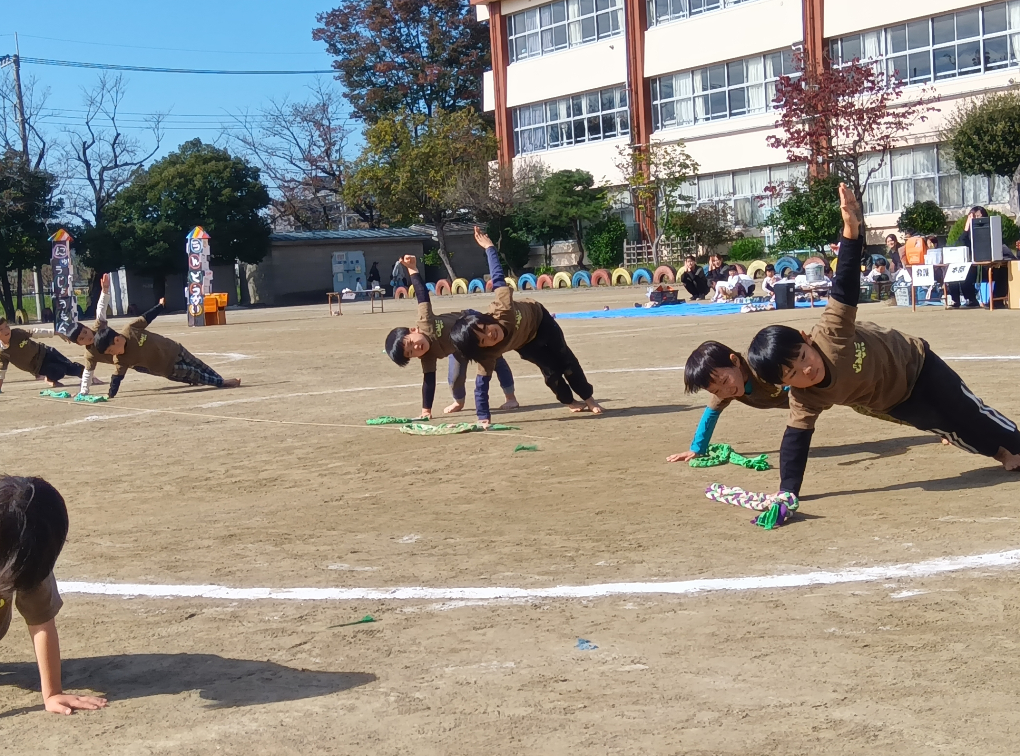 組体操に臨む真剣な面持ち