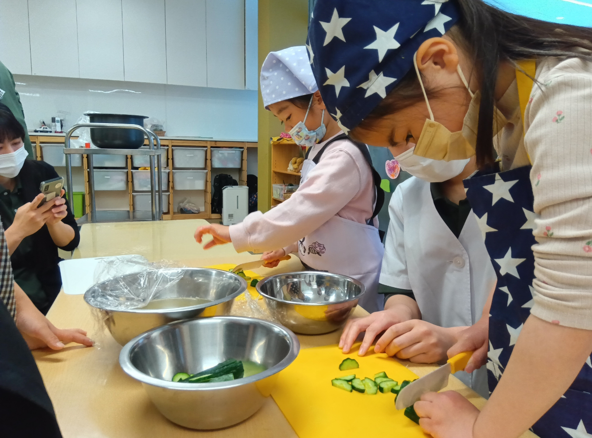 野菜を切る様子